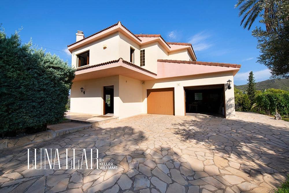 3 bedroom Villa for sale in Castelldefels with pool garage - € 1,950,000 (Ref: 9191131)