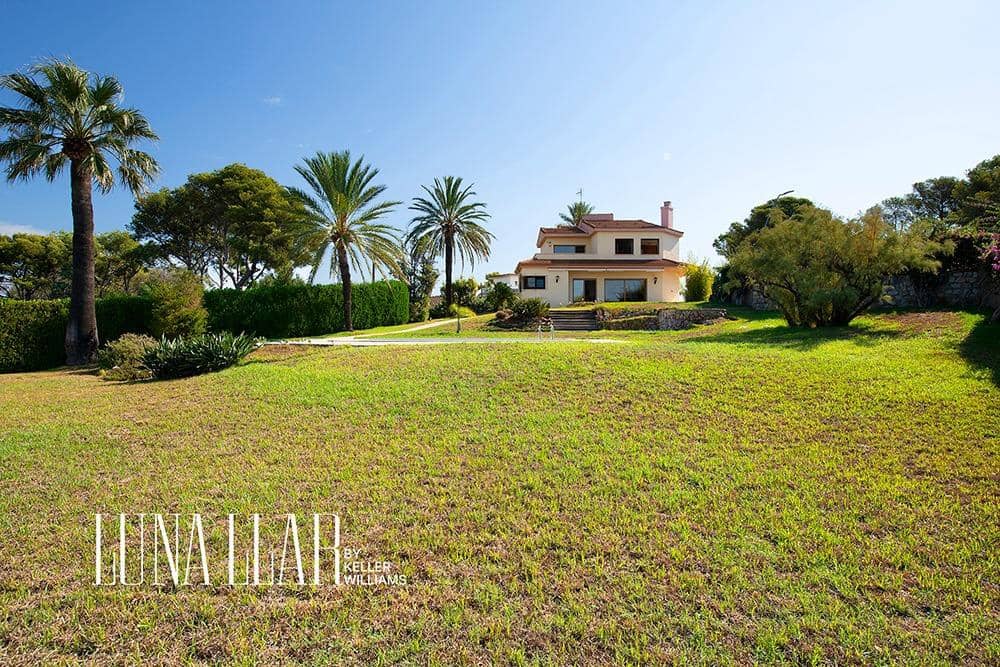 3 bedroom Villa for sale in Castelldefels with pool garage - € 1,950,000 (Ref: 9191131)