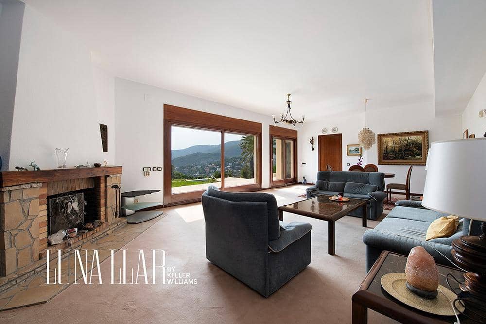 3 bedroom Villa for sale in Castelldefels with pool garage - € 1,950,000 (Ref: 9191131)