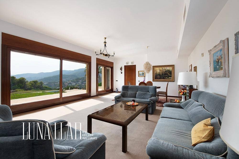 3 bedroom Villa for sale in Castelldefels with pool garage - € 1,950,000 (Ref: 9191131)