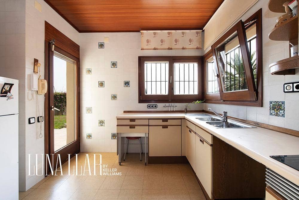 3 bedroom Villa for sale in Castelldefels with pool garage - € 1,950,000 (Ref: 9191131)