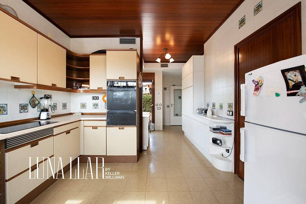 3 bedroom Villa for sale in Castelldefels with pool garage - € 1,950,000 (Ref: 9191131)