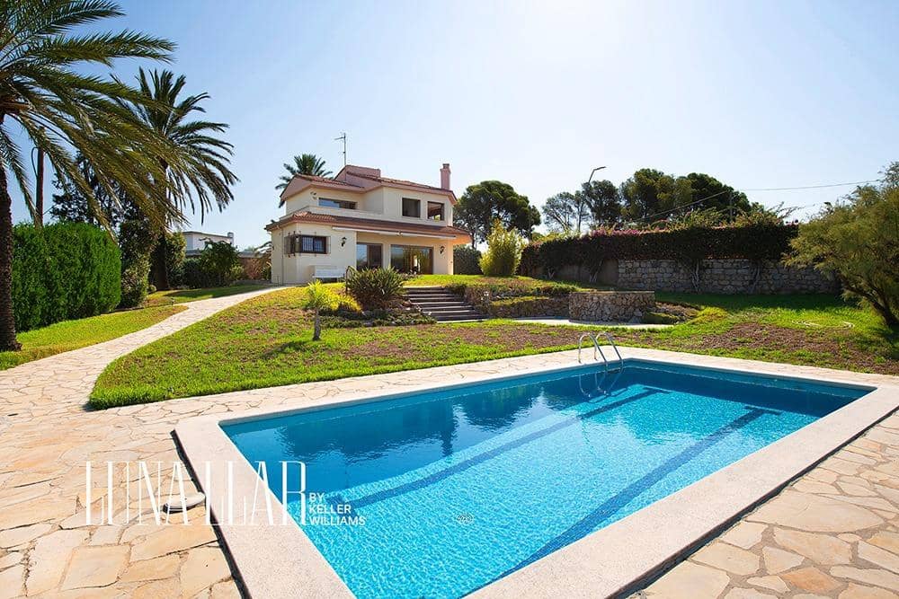 3 bedroom Villa for sale in Castelldefels with pool garage - € 1,950,000 (Ref: 9191131)