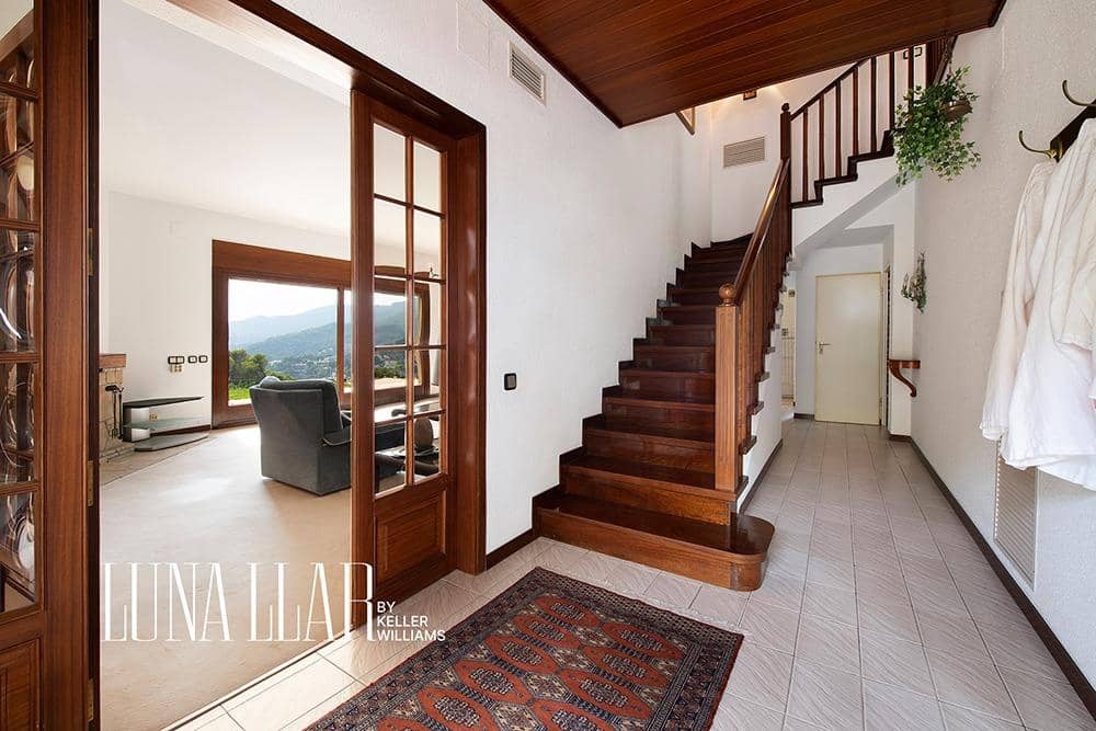 3 bedroom Villa for sale in Castelldefels with pool garage - € 1,950,000 (Ref: 9191131)