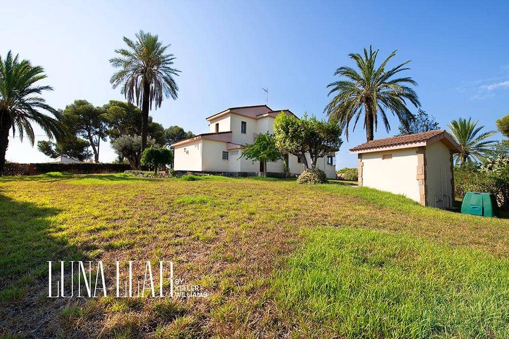 3 bedroom Villa for sale in Castelldefels with pool garage - € 1,950,000 (Ref: 9191131)