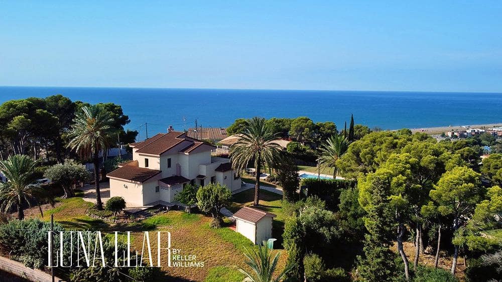 3 bedroom Villa for sale in Castelldefels with pool garage - € 1,950,000 (Ref: 9191131)
