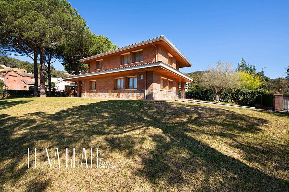 5 soveværelse Villa til salg i Begues med swimmingpool garage - € 950.000 (Ref: 9236508)