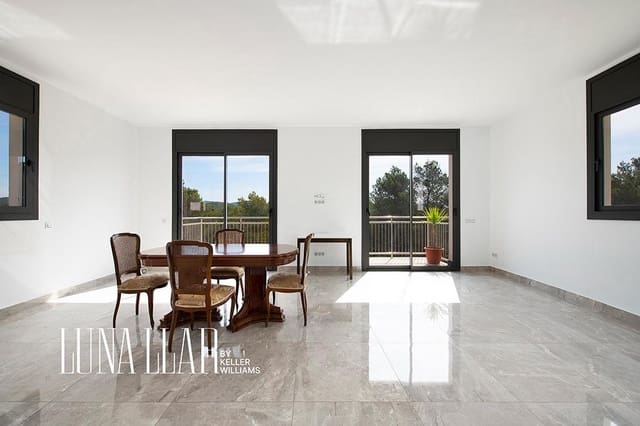 5 bedroom Villa for sale in Sant Pere de Ribes with garage - € 450,000 (Ref: 9255342)
