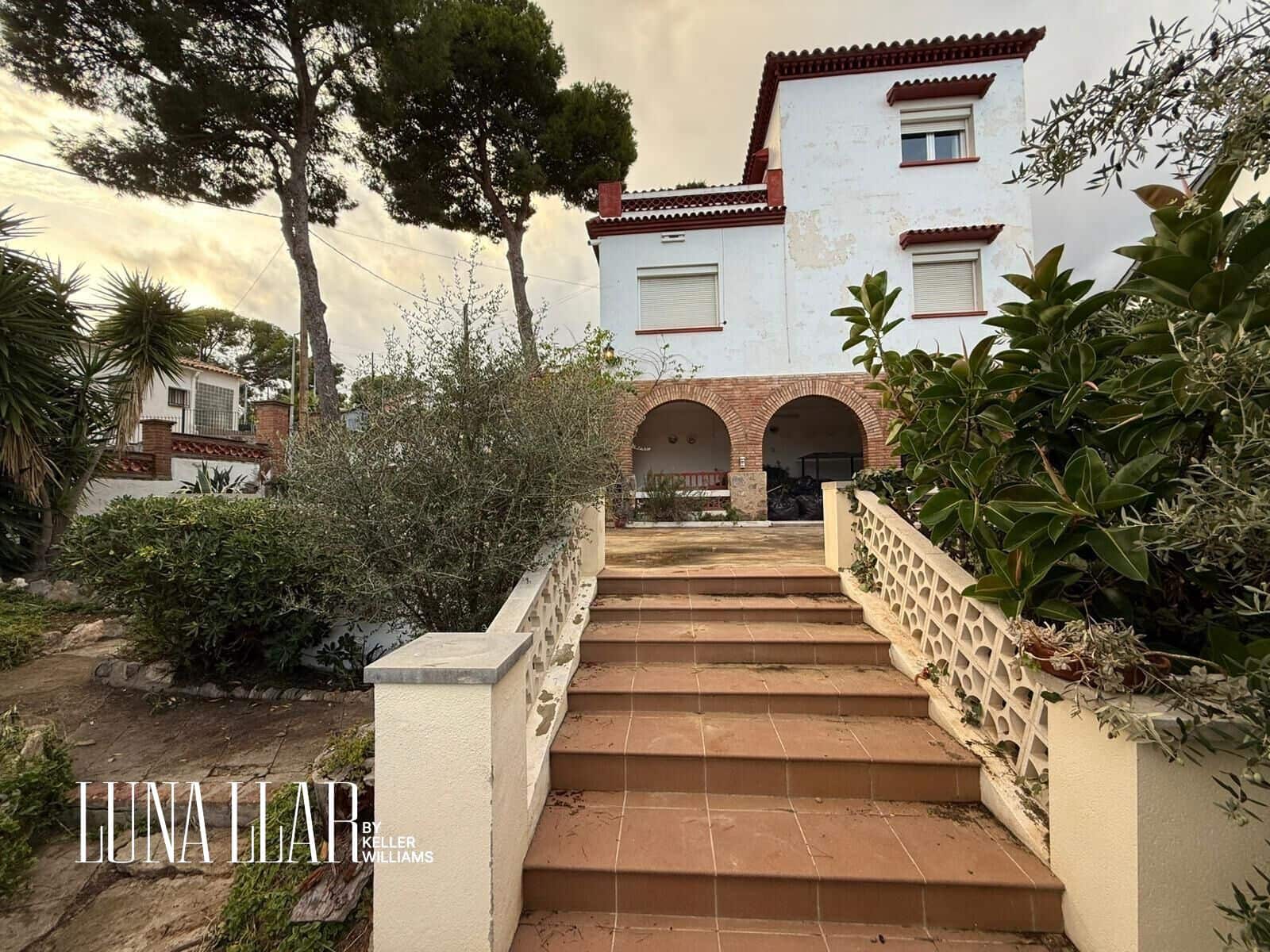 4 bedroom Villa for sale in Castelldefels - € 789,000 (Ref: 9312943)