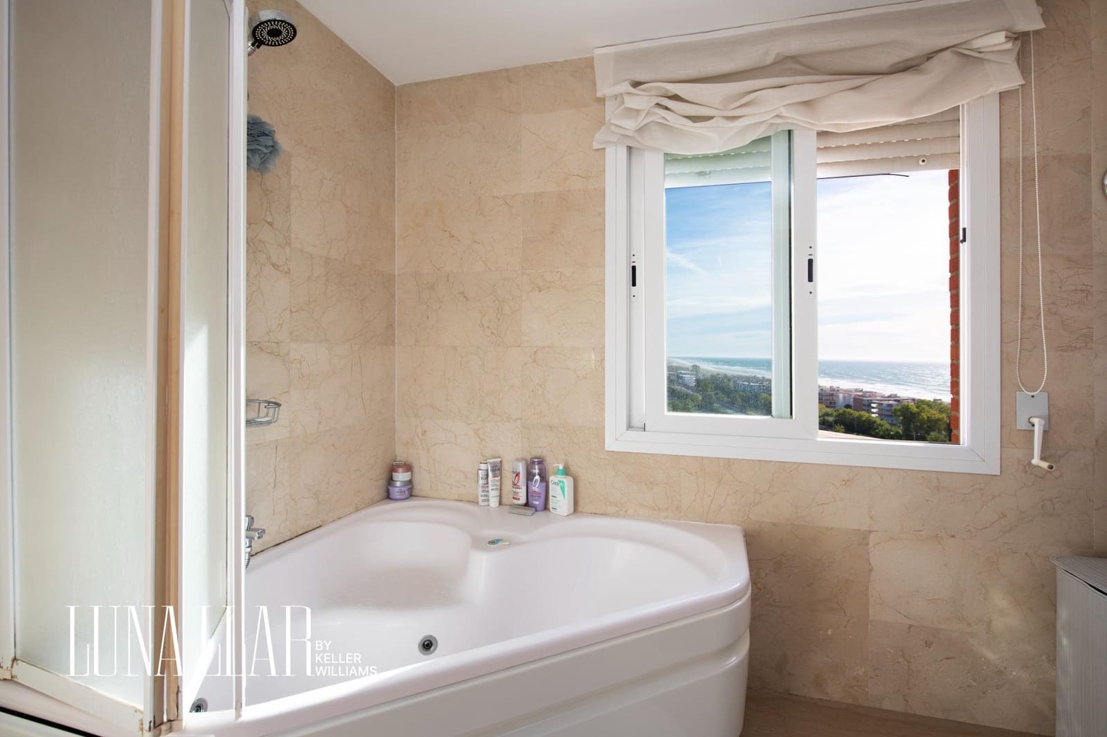 Ático de 4 habitaciones en Les Botigues de Sitges en venta - 799.000 € (Ref: 9344843)