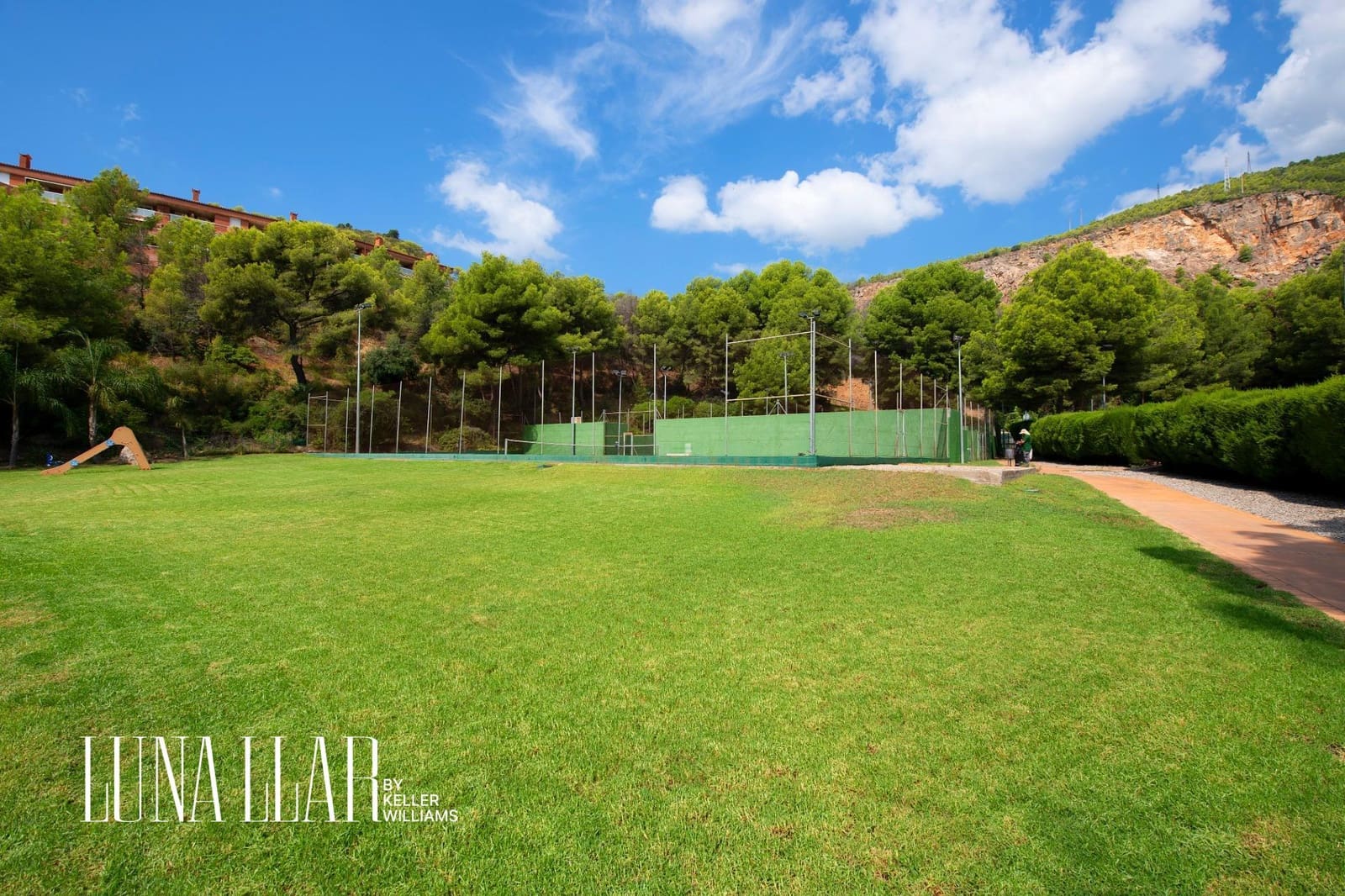 Ático de 4 habitaciones en Les Botigues de Sitges en venta - 799.000 € (Ref: 9344843)