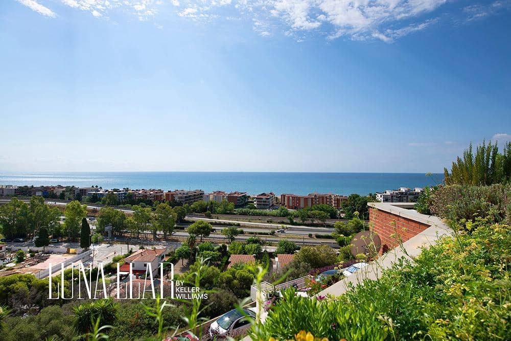 4 chambre Penthouse à vendre à Les Botigues de Sitges avec piscine - 850 000 € (Ref: 9414179)