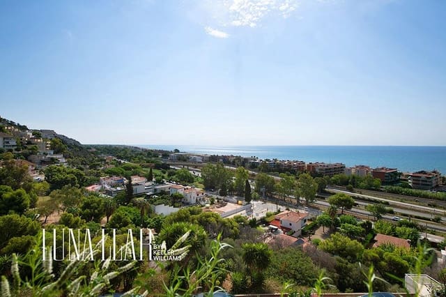Ático de 4 habitaciones en Les Botigues de Sitges, Sitges en venta con piscina - 850.000 € (Ref: 9414179)