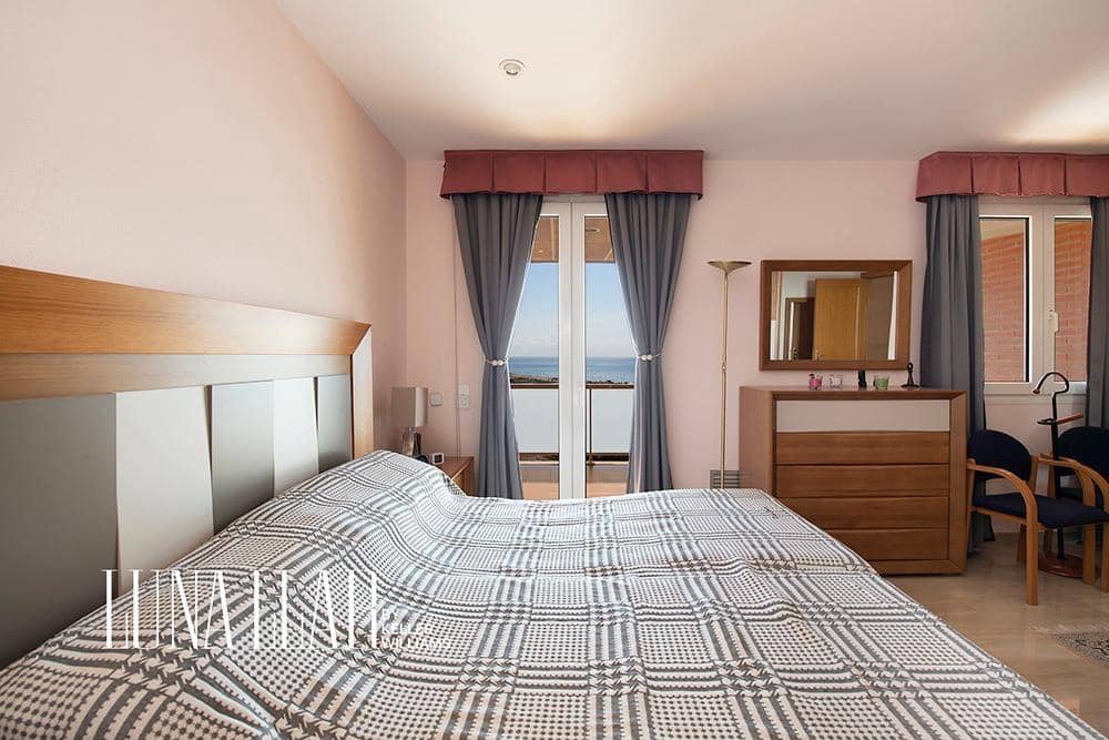 4 chambre Penthouse à vendre à Les Botigues de Sitges avec piscine - 850 000 € (Ref: 9414179)