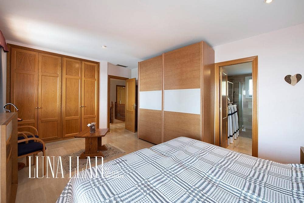 4 chambre Penthouse à vendre à Les Botigues de Sitges avec piscine - 850 000 € (Ref: 9414179)