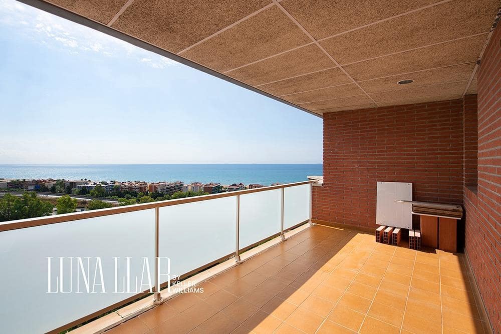 4 chambre Penthouse à vendre à Les Botigues de Sitges avec piscine - 850 000 € (Ref: 9414179)