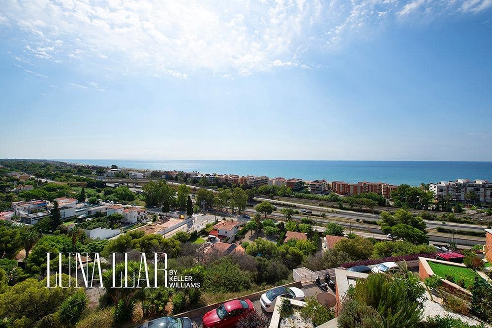 4 chambre Penthouse à vendre à Les Botigues de Sitges avec piscine - 850 000 € (Ref: 9414179)