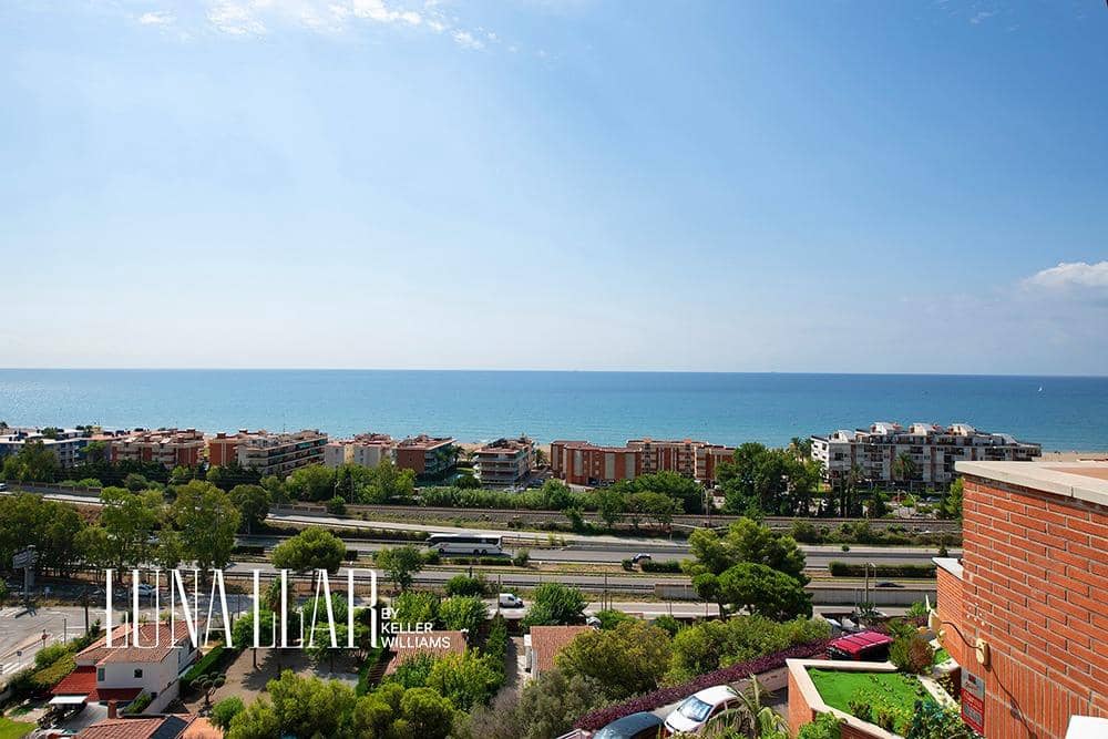 4 chambre Penthouse à vendre à Les Botigues de Sitges avec piscine - 850 000 € (Ref: 9414179)