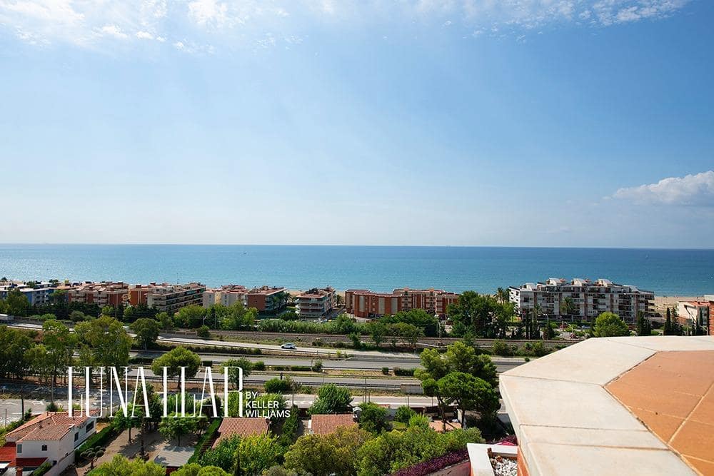 4 chambre Penthouse à vendre à Les Botigues de Sitges avec piscine - 850 000 € (Ref: 9414179)