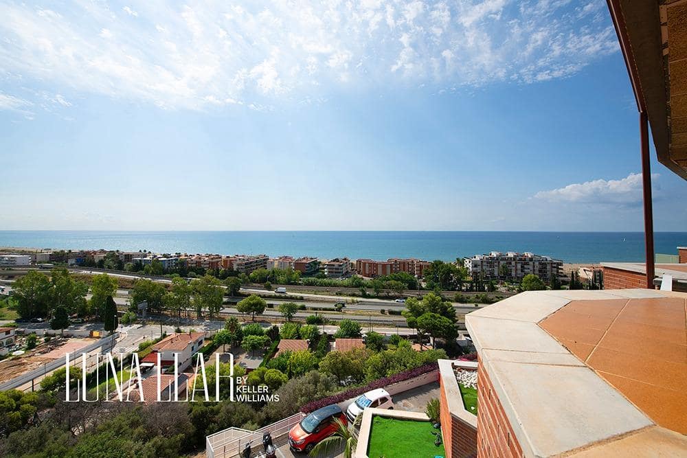 4 chambre Penthouse à vendre à Les Botigues de Sitges avec piscine - 850 000 € (Ref: 9414179)
