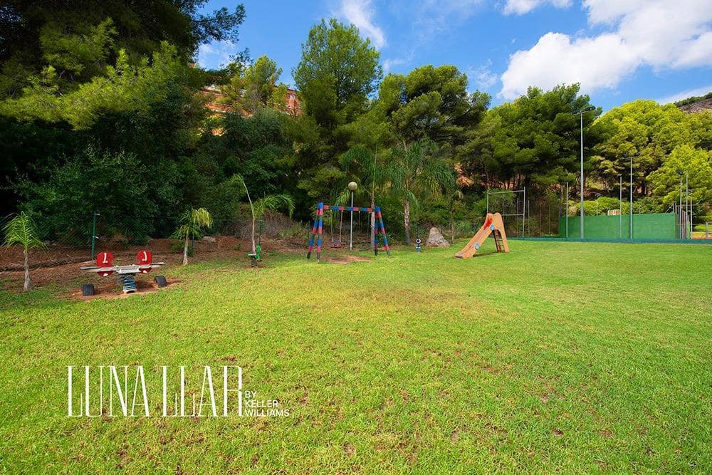 4 chambre Penthouse à vendre à Les Botigues de Sitges avec piscine - 850 000 € (Ref: 9414179)