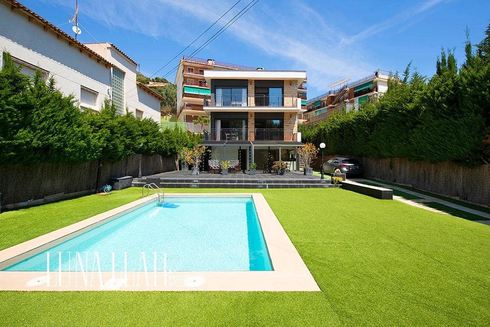 6 soverom Villa til salgs i Castelldefels med svømmebasseng garasje - € 1 060 000 (Ref: 9419971)