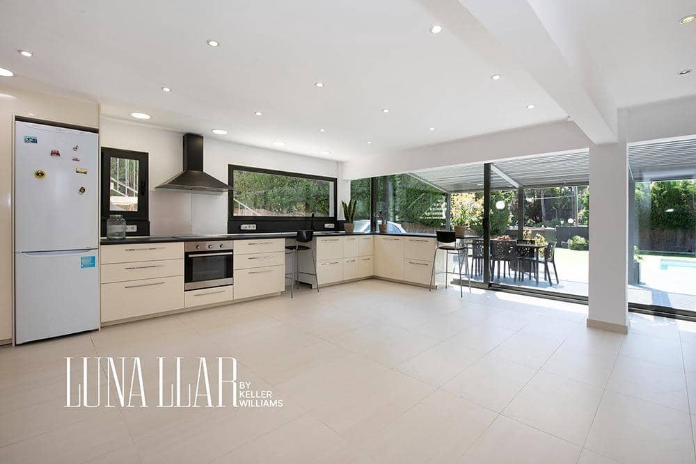 6 soverom Villa til salgs i Castelldefels med svømmebasseng garasje - € 1 060 000 (Ref: 9419971)