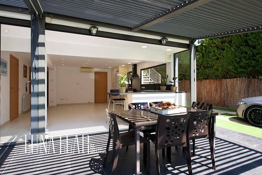 6 soverom Villa til salgs i Castelldefels med svømmebasseng garasje - € 1 060 000 (Ref: 9419971)