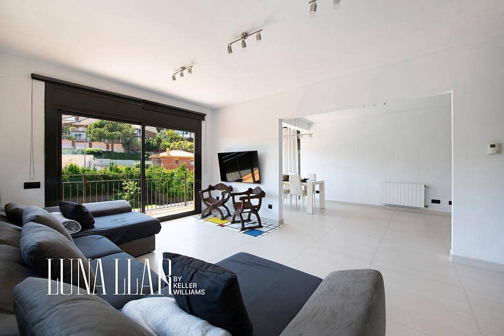 6 soverom Villa til salgs i Castelldefels med svømmebasseng garasje - € 1 060 000 (Ref: 9419971)