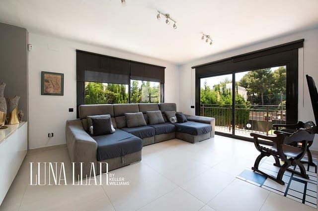 6 soverom Villa til salgs i Castelldefels med svømmebasseng garasje - € 1 060 000 (Ref: 9419971)