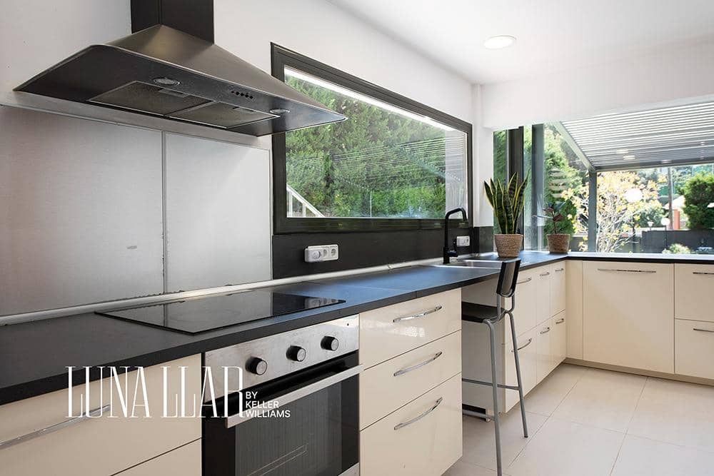 6 soverom Villa til salgs i Castelldefels med svømmebasseng garasje - € 1 060 000 (Ref: 9419971)