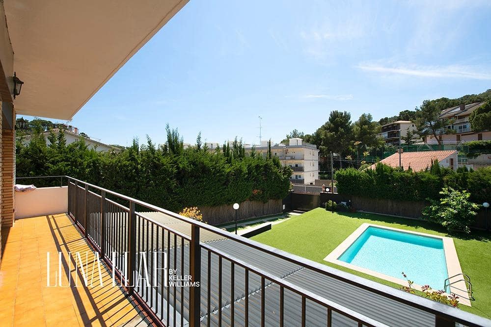 6 soverom Villa til salgs i Castelldefels med svømmebasseng garasje - € 1 060 000 (Ref: 9419971)