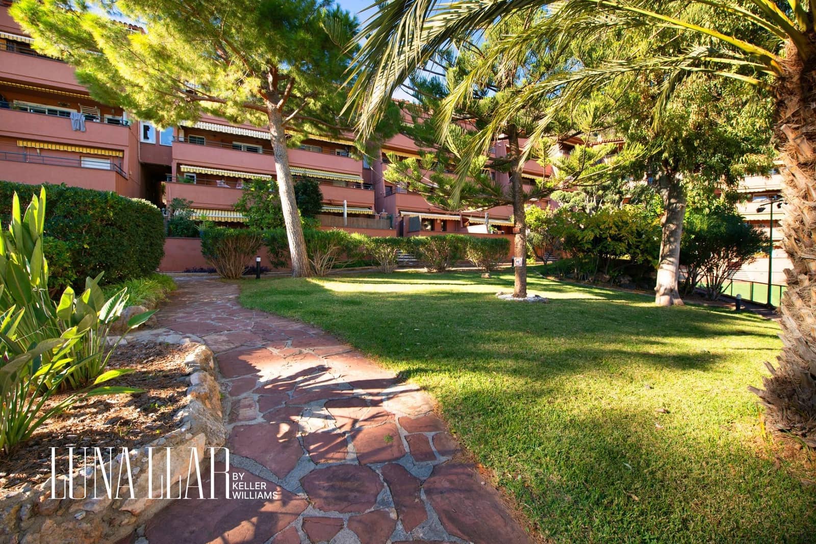 3 bedroom Flat for sale in Castelldefels - € 429,000 (Ref: 9423889)