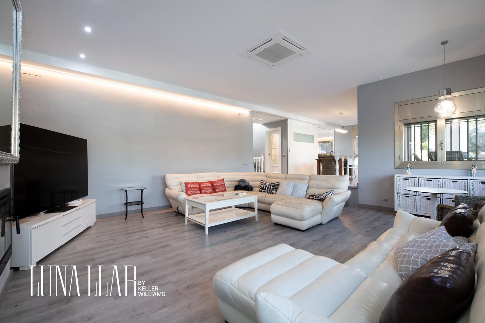 5 soverom Villa til salgs i Castelldefels med svømmebasseng - € 1 125 000 (Ref: 9516230)