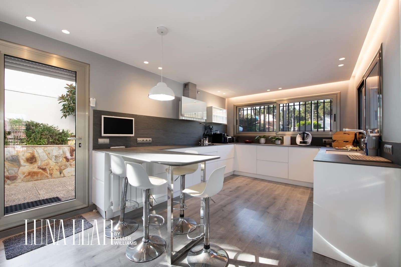 5 soverom Villa til salgs i Castelldefels med svømmebasseng - € 1 125 000 (Ref: 9516230)