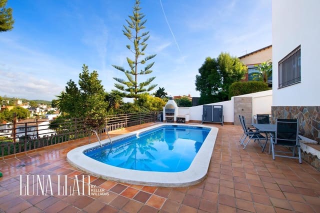 5 bedroom Villa for sale in Castelldefels with pool - € 1,125,000 (Ref: 9516230)
