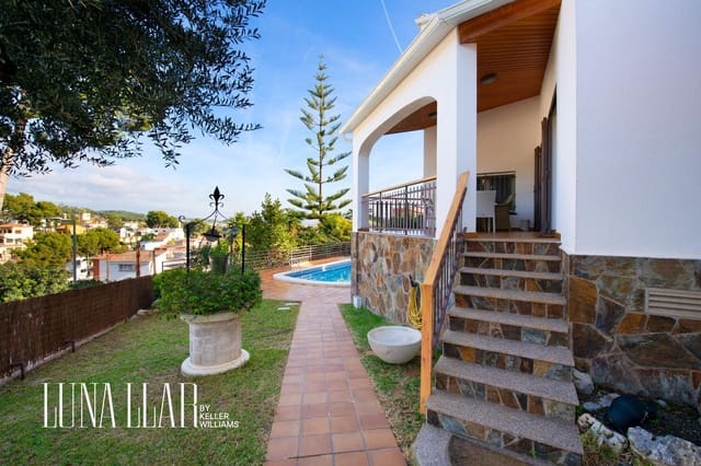 5 bedroom Villa for sale in Castelldefels with pool - € 1,125,000 (Ref: 9516230)