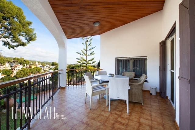 5 bedroom Villa for sale in Castelldefels with pool - € 1,125,000 (Ref: 9516230)