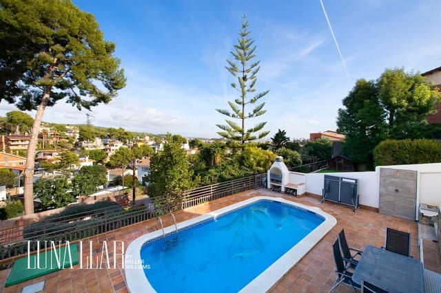 5 bedroom Villa for sale in Castelldefels with pool - € 1,125,000 (Ref: 9516230)