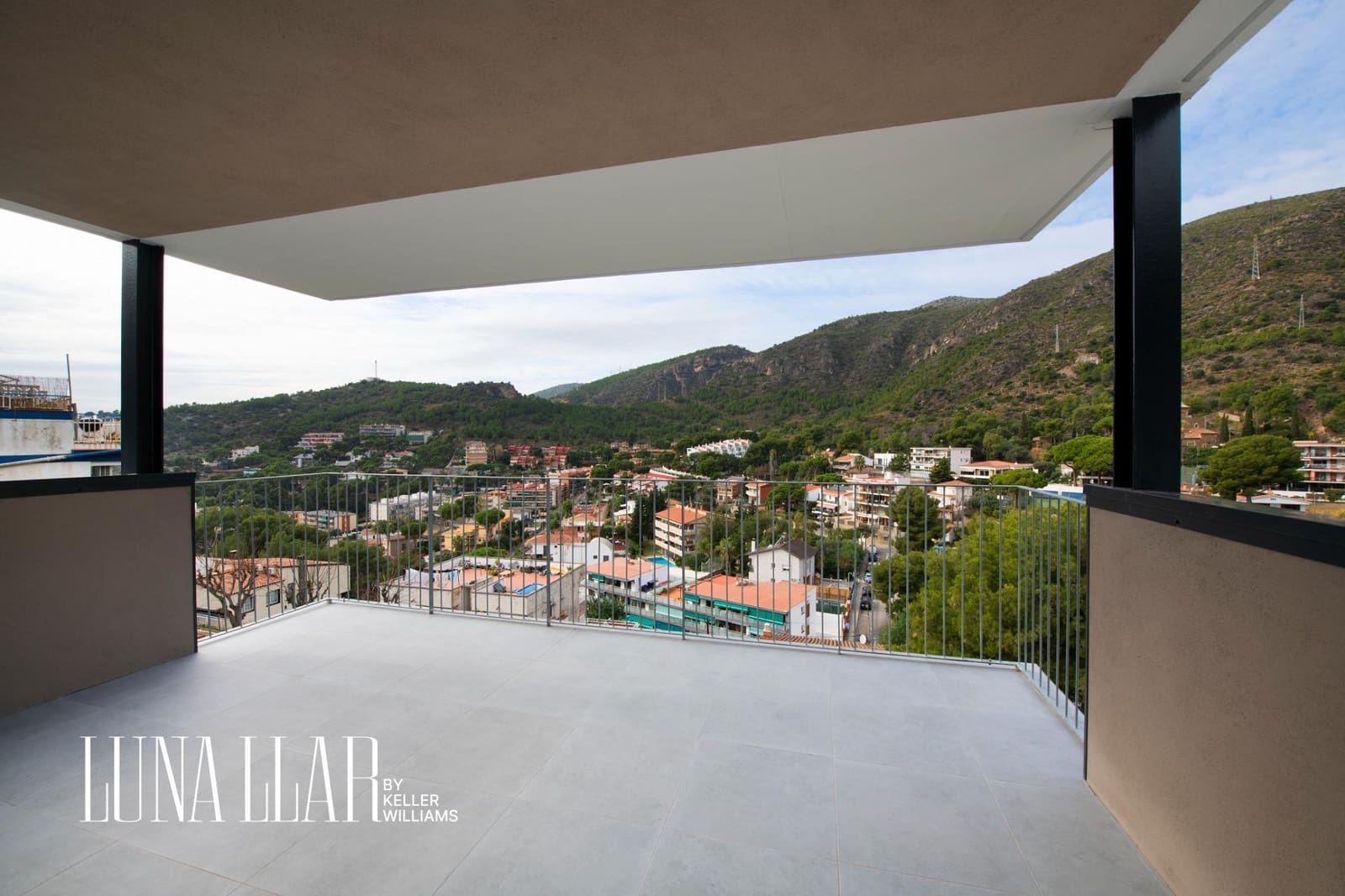 5 bedroom Villa for sale in Castelldefels - € 1,475,000 (Ref: 9533822)