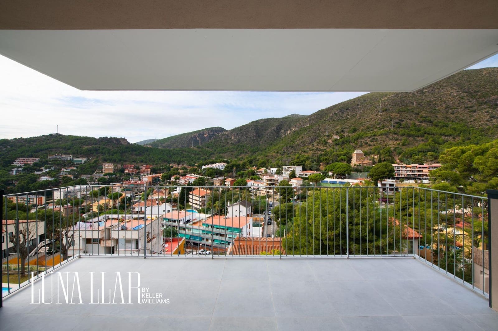 5 bedroom Villa for sale in Castelldefels - € 1,475,000 (Ref: 9533822)