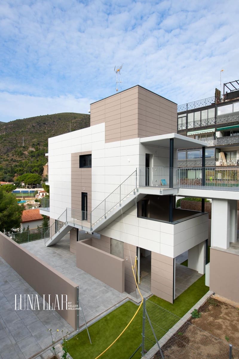 5 makuuhuone Huvila myytävänä paikassa Castelldefels - 1 350 000 € (Ref: 9533823)