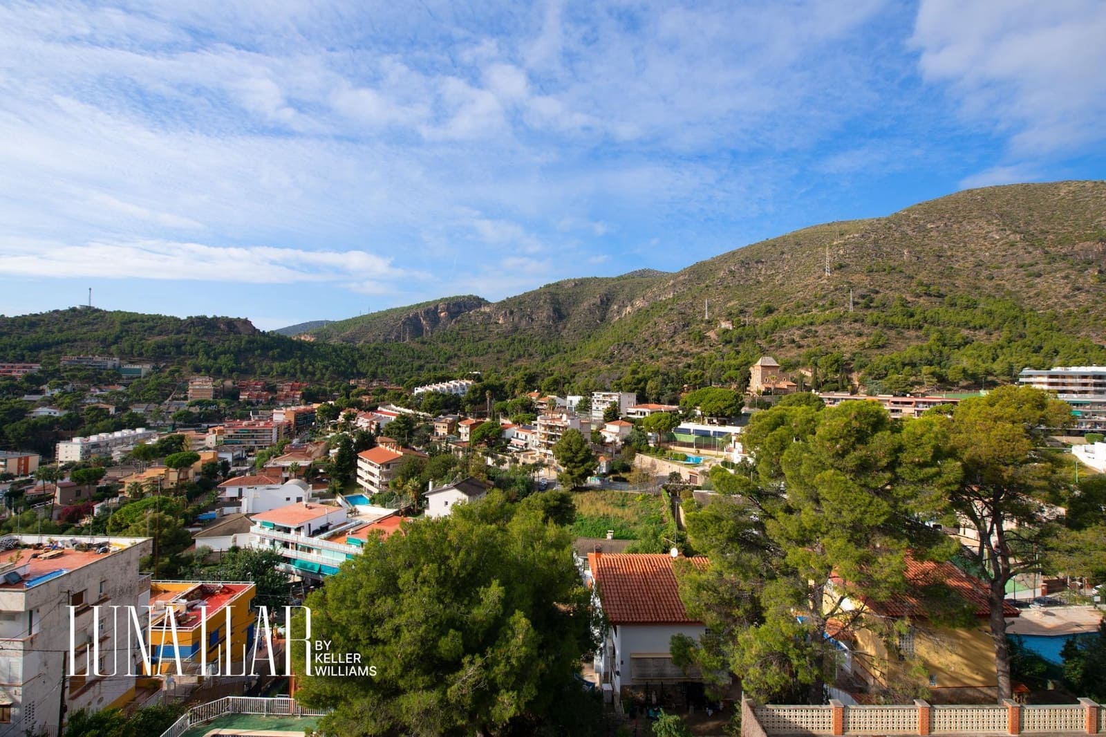 4 bedroom Villa for sale in Castelldefels - € 1,350,000 (Ref: 9533823)