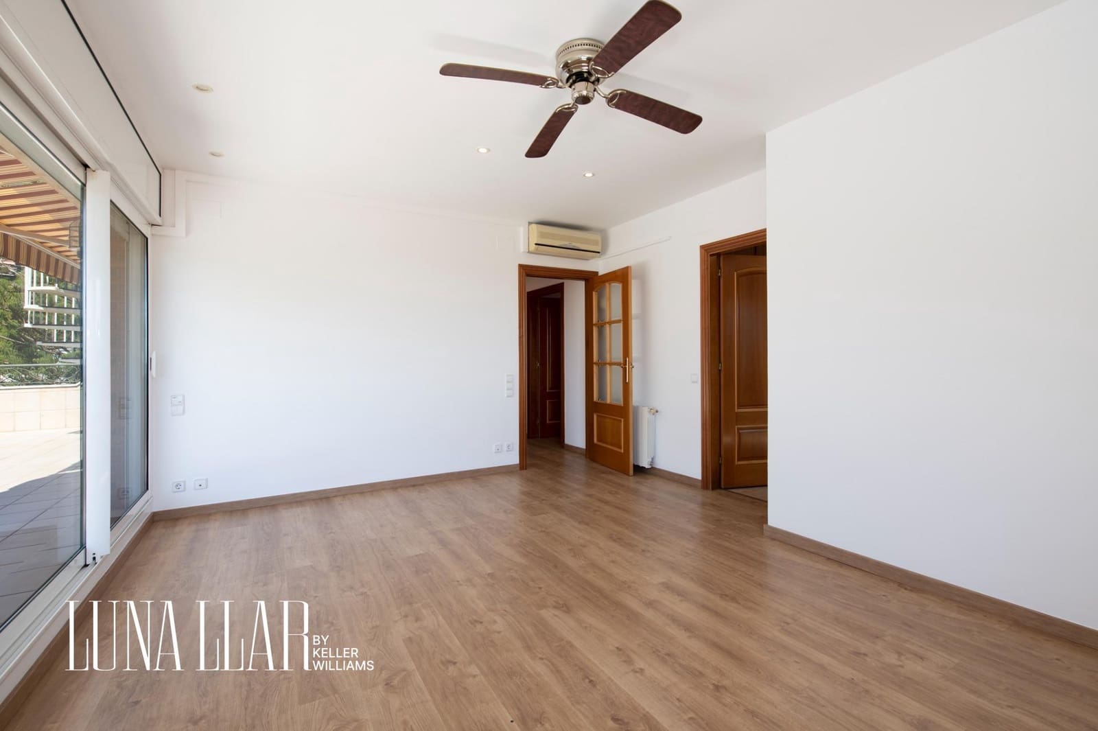 8 sypialnia Willa na sprzedaż w Castelldefels z basenem - 1 550 000 € (Ref: 9551629)