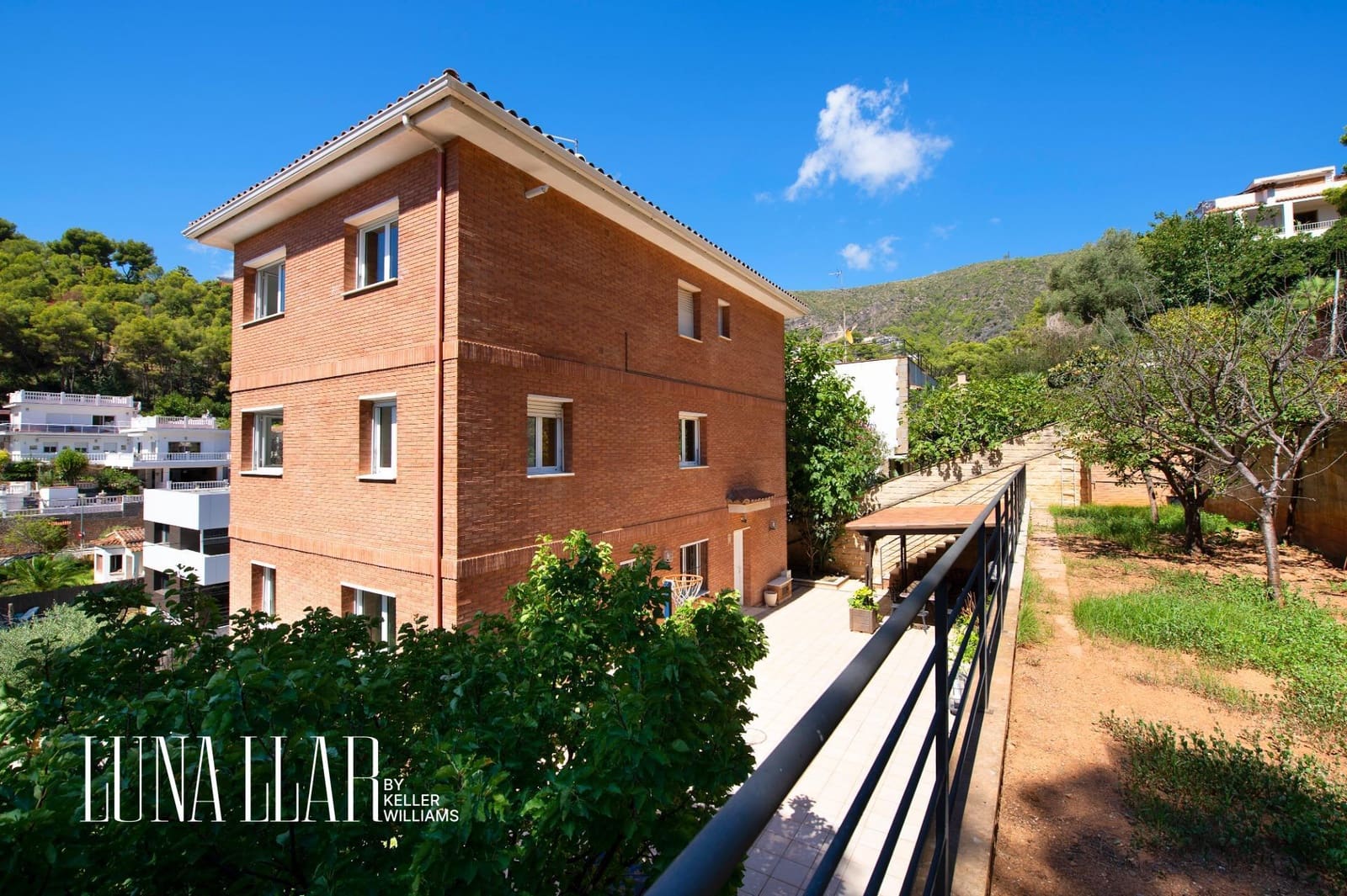 8 sypialnia Willa na sprzedaż w Castelldefels z basenem - 1 550 000 € (Ref: 9551629)