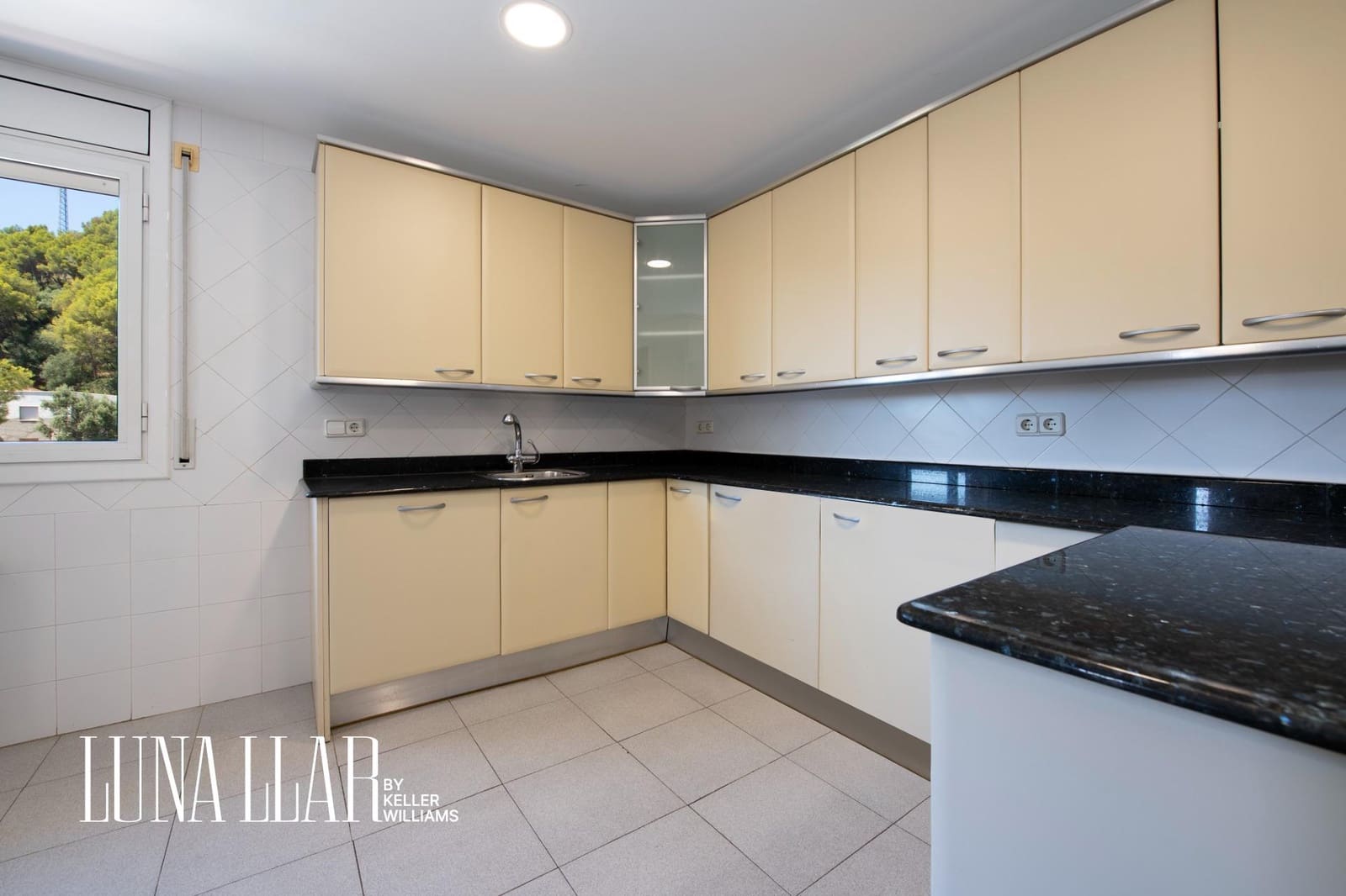 8 bedroom Villa for sale in Castelldefels with pool - € 1,595,000 (Ref: 9551629)