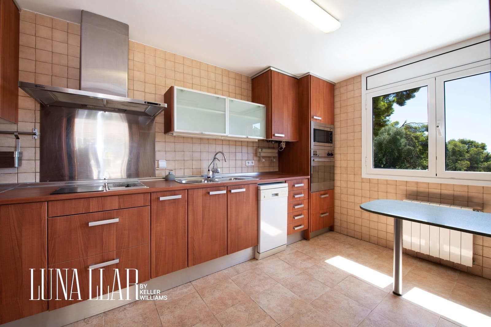 8 bedroom Villa for sale in Castelldefels with pool - € 1,595,000 (Ref: 9551629)