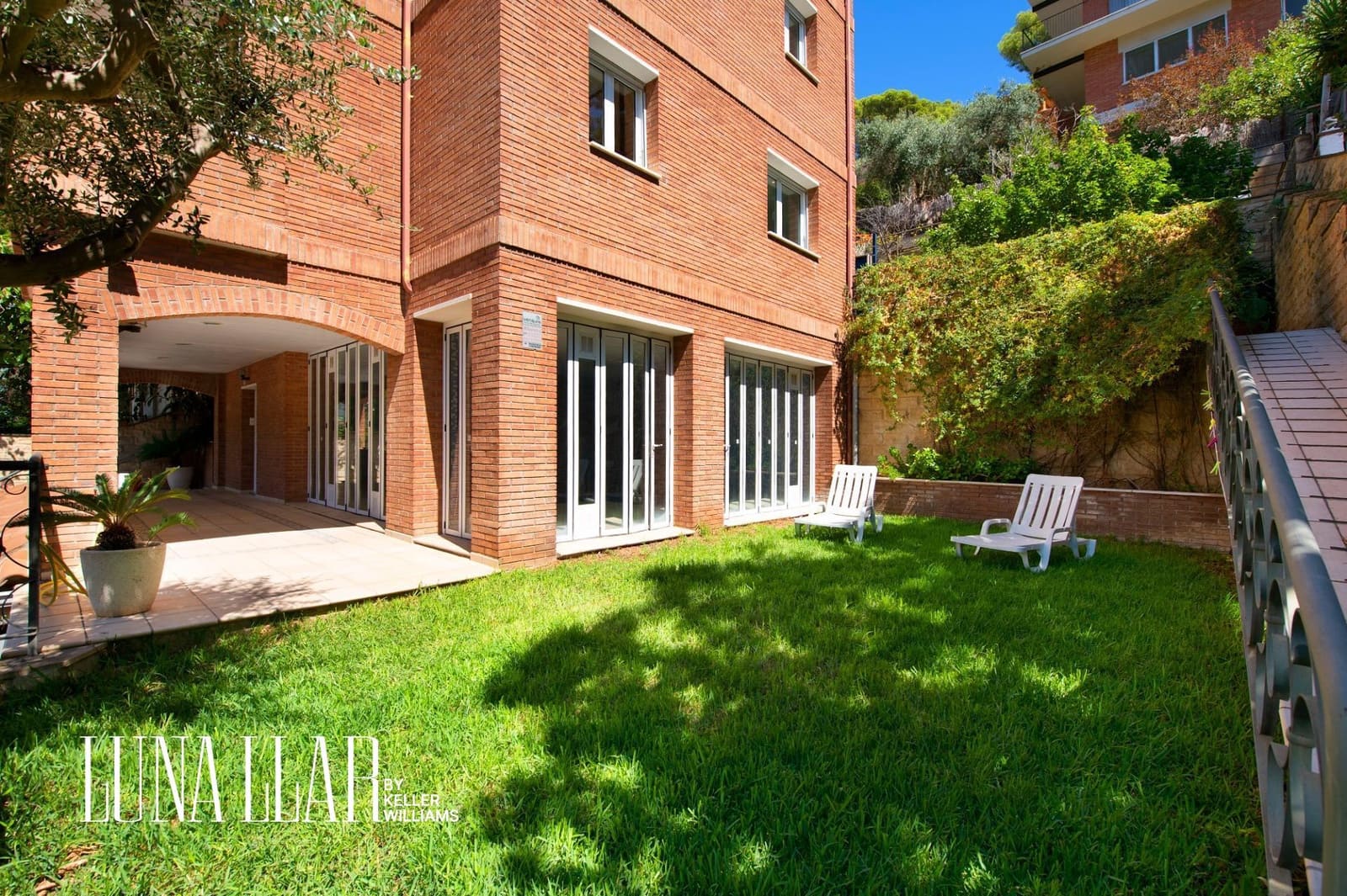 8 chambre Villa/Maison à vendre à Castelldefels avec piscine - 1 595 000 € (Ref: 9551629)