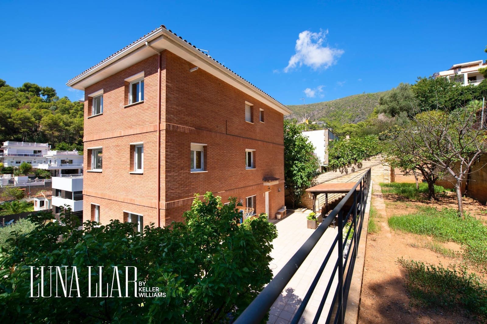 8 chambre Villa/Maison à vendre à Castelldefels avec piscine - 1 595 000 € (Ref: 9551629)