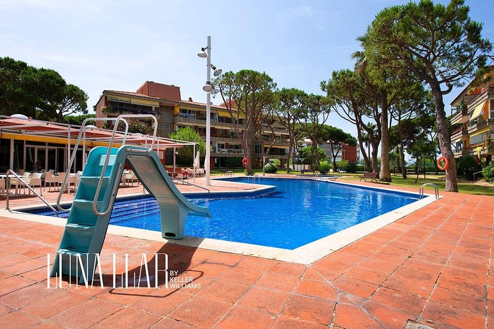 3 slaapkamer Flat te koop in Gava met zwembad - € 684.900 (Ref: 9571261)